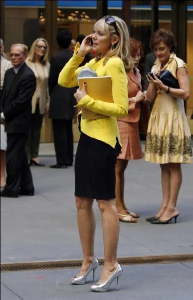 Elle est la plus libertine des filles. S'engager dans une vraie relation ? Très peu pour elle. Très à l'aise avec son corps, elle collectionne les aventures en tous genres. De qui s'agit-il ?