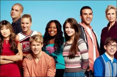 Ces personnes jouent dans une série, laquelle ?