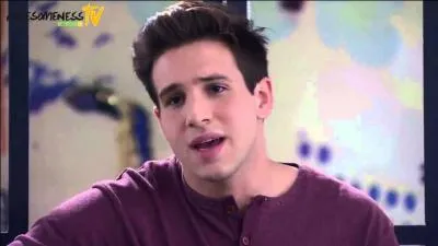 Un nouvel élève s'inscrit au studio et son prénom est :