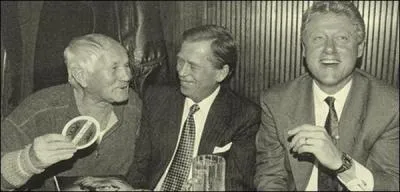 Dans cette ville qui vous attache instantanément, j'ai cherché (au "Tigre d'Or" et dans d'autres vieilles brasseries), mon auteur Bohumil Hrabal, comme si c'était un parent proche. Le temps m'a manqué à...