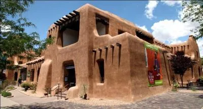 Je répondrais bien à l'invitation qui m'est faite par Heather, qui habite Albuquerque : non loin de là se trouve une des plus anciennes villes des États-Unis, où les maisons fondent avec la pluie ! Laquelle ?