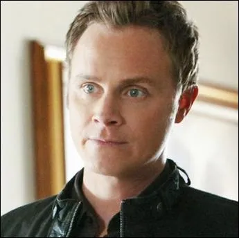 Qui est le vrai père d'Elena ?