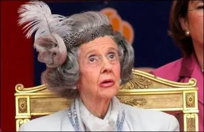 Décembre : Fabiola de Mora y Aragón nous quitte le 5 de ce mois. De 1960 à 1993 elle a été la reine consort des...