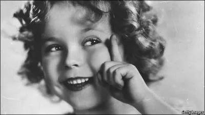 Février : Dans les années 30, Shirley Temple était une enfant surdouée pour le spectacle. Elle stoppa sa carrière d'actrice assez tôt. Que fit-elle plus tard ?