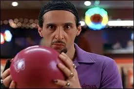 Comment se nomme le redoutable joueur de bowling d'origine hispanique ?