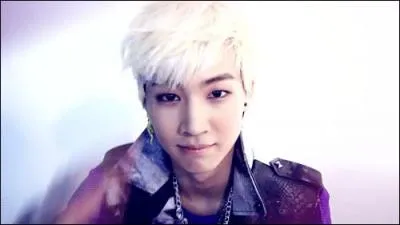 Avec quel autre membre des GOT7, JB partage-t-il sa chambre ?