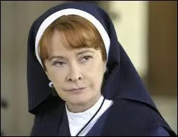 Dominique Lavanant interprète l'héroïne de cette série française des années 2000. Son personnage est un ancien officier de police ayant décidé de rentrer dans les ordres. Pourtant, elle continue malgré tout d'apporter son savoir à la police afin de résoudre des affaires. Cette fiction a pour titre :