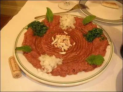 Le kibbeh nayyeh est l'un des plats du mezzé levantin (Liban, Syrie, on va pas se battre) ; quel est l'ingrédient de base ?