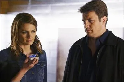 Que se passe-t-il quand ils vont à la mairie récupérer leurs papiers de mariage ?