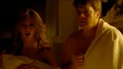 Dans le premier épisode de la saison 5, au tout début, pourquoi Martha revient-elle des Hamptons et interrompt-elle Beckett et Castle ?