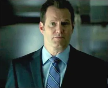 Qui est le sénateur Bracken ?