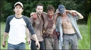 Qui tire sur Daryl lorsqu'il revient de la forêt ?