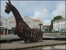 Nous sommes à Aytré, commune picto-charentaise située dans le département ...