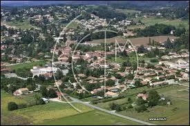Je vous présente une vue générale de Génissieux, ville Drômoise située en région ...