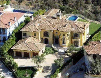 Qui possède une maison de 4 millions à Paris ?