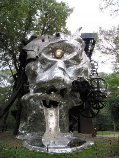 Qui a réalisé "Le Cyclop" ?