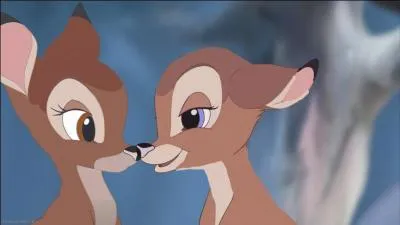 À quelle saison Bambi rencontre-t-il Féline pour la première fois ?