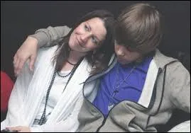 Comment s'appelle la chanson qu'il a écrite pour sa mère ?