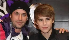 Comment s'appelle la chanson qu'il a écrite pour son père ?