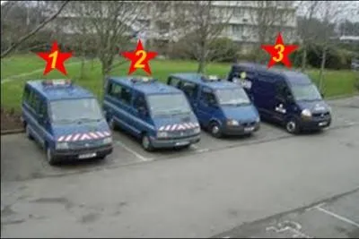 Une seule de ces camionnettes ne donne pas de prune. Quel est le bon numéro ?