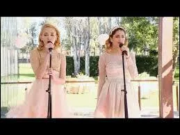 Quelle chanson Violetta et Ludmila chantent-elles aux fiançailles de Germán et Priscila ?