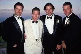 Dans la famille Baldwin, les quatre frères ont tous suivi la voie du cinéma en tant qu'acteurs. Lequel d'entre eux est l'aîné de la fratrie ?