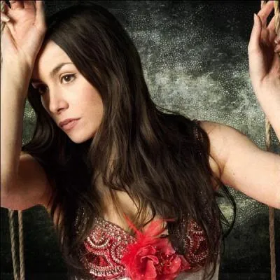 Le 01 janvier 1980 : naissance de ..., "la femme chocolat" qui chante "J'aime pas l'amour" !