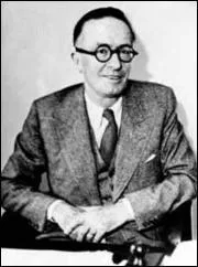 Le 31 décembre 1944 à Paris : décès de ..., écrivain et diplomate français, connu pour son théâtre ("La guerre de Troie n'aura pas lieu", "La folle de Chaillot") !