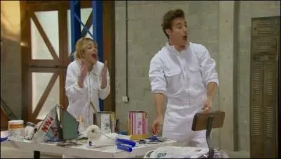 Qui a provoqué le début de la bataille de peinture dans le studio Art Rebel de l'épisode 8, en mettant de la peinture sur le nez de Violetta ?