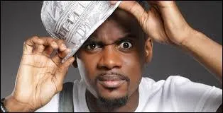 Il fait souvent des onomatopées, laquelle ?