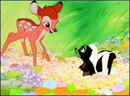 Quel animal apprend à Bambi, Fleur et son ami lapin, ce qu'est le coup de foudre ?