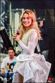 Quel âge a Martina Stoessel (2014) ?