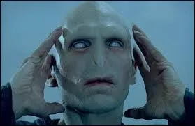 Comment s'appelle celui qui a tué ses parents ?