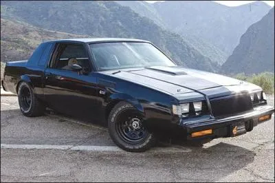 Quelle est la marque de cette voiture ?