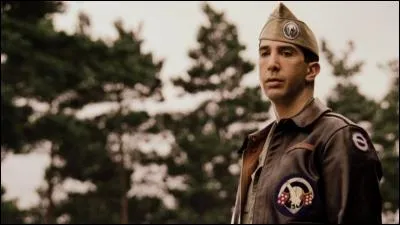 Que doivent faire les soldats d'après Herbert lorsqu'on les voit monter la colline pour la première fois ?