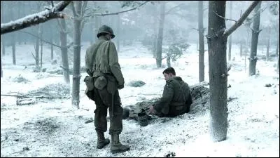 Qui sont les deux soldats qui perdent une jambe à Bastogne ?