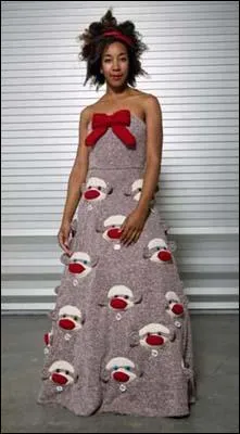 No&euml;l, on continue de se faire jolie pour la f&ecirc;te ! Que dites-vous de cette robe longue, toute orn&eacute;e de...
