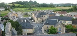 Je vous propose une visite de Chavagnac. Commune du Cantal, elle se situe en région ...