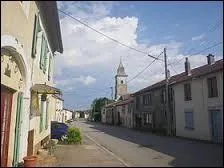 Nous traversons maintenant le village lorrain de Crépey. Nous sommes dans le département ...