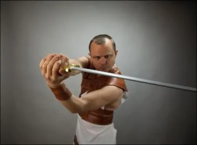 Depuis déjà plusieurs mois, on peut retrouver Hugues dans une parodie qu'il a écrite lui-même sur un personnage très connu. Lequel ?