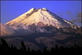Par une série d'éruptions entre 1995 et 1998, le volcan Soufrière Hills a détruit environ la moitié de cette île des Antilles dont son ancienne capitale, Plymouth. Il s'agit de :