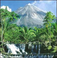 Ce petit pays d'Amérique centrale possède de très nombreux volcans dont l'Arenal, le Rincon de la Vieja, le Poas ou encore le Turrialba. Il s'agit du :