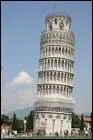 En 1990, la célèbre tour de Pise n'en finit pas de pencher (7m d'inclinaison) et doit fermer !