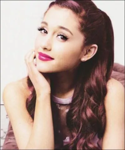 Dans quelle série joue-t-elle un personnage principal ?