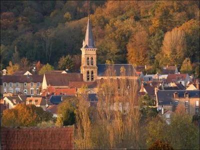 Chevreuse est un petit bourg de la région parisienne loin de la vie trépidante de la capitale, quel cours d'eau arrose ce pittoresque lieu ?