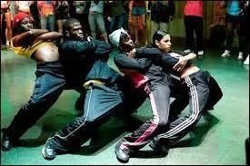 Comment s'appelle le groupe d'Andie au début ?