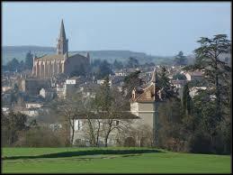 Nous commençons par une visite de Beaumont-de-Lomagne. Commune Tarn-et-Garonnaise, elle se situe en région ...