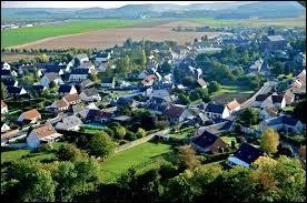 Voici une vue générale de Couvron-et-Aumencourt. Commune Axonaise, elle se trouve en région ...