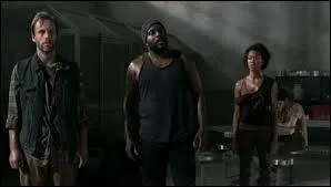 Comment s'appelle le/ la chef du groupe d'arrivant à la prison ?