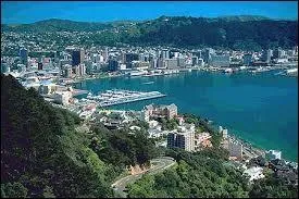 Où se situe Wellington, capitale de la Nouvelle-Zélande ?